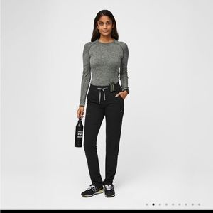 Figs Black Yola Scrub Pants in Small (petite)